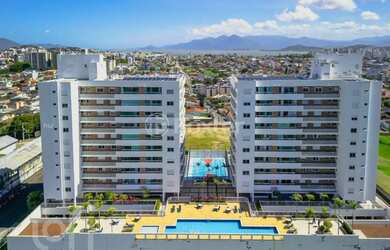 Imagem: O apartamento possui 3 Dormitórios, 1 Banheiro, 2 Vagas na