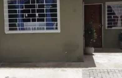 Imagem: A casa em condomínio à venda possui 2 Dormitórios, 1 Banheiro