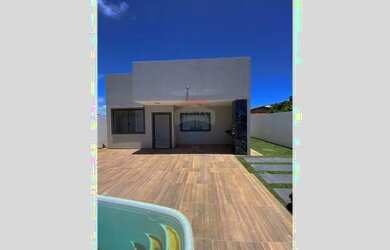 Imagem: A casa possui 3 Dormitórios, 2 Banheiros, 2 Vagas na garagem