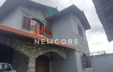 Imagem: A casa possui 5 Dormitórios, 5 Banheiros, 3 Vagas na garagem