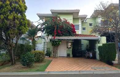 Imagem: A casa em condomínio possui 3 Dormitórios, 3 Banheiros, 2