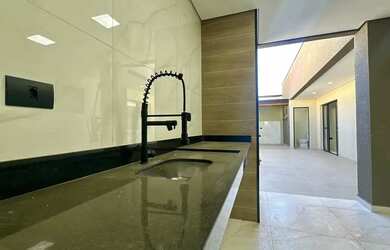 Imagem 5: Casa de condomínio para venda possui 140 metros quadrados com 3 quartos