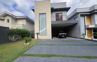 Imagem: A casa em condomínio possui 3 Dormitórios, 1 Banheiro, 4 Vagas