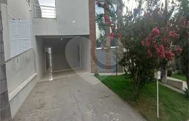 Imagem: A casa em condomínio possui 3 Dormitórios, 4 Banheiros, 4