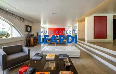 Imagem: O apartamento possui 4 Dormitórios, 5 Banheiros, 2 Vagas na