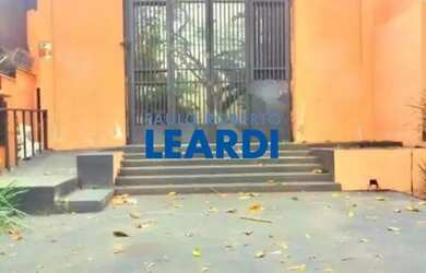 Imagem: O depósito possui 5 Vagas na garagem e 600m² de Área e está