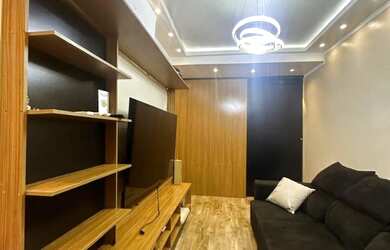 Imagem: O apartamento possui 2 Dormitórios, 1 Banheiro, 1 Vaga na garagem