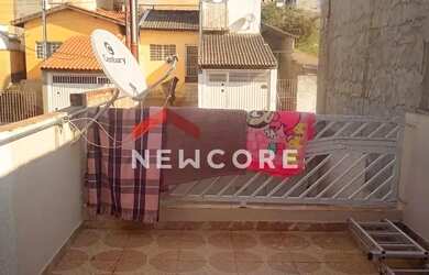 Imagem: A casa possui 2 Dormitórios, 1 Banheiro, 2 Vagas na garagem