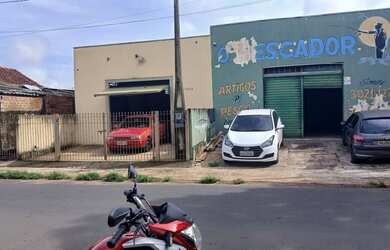 Imagem: O depósito possui 4 Vagas na garagem, 248m² de Área e está
