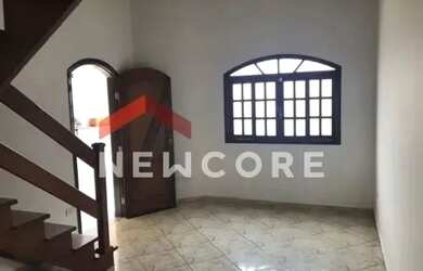 Imagem: A casa possui 3 Dormitórios, 3 Banheiros, 2 Vagas na garagem