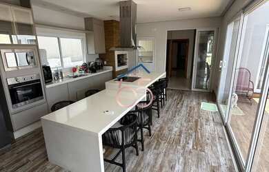 Imagem: A casa em condomínio possui 3 Dormitórios, 4 Banheiros, 4