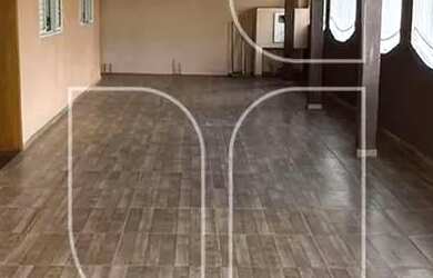 Imagem: A casa possui 3 Dormitórios, 1 Banheiro, 3 Vagas na garagem