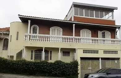 Imagem: A casa possui 4 Dormitórios, 4 Banheiros, 3 Vagas na garagem