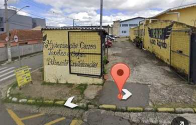 Imagem: O depósito possui 5 Vagas na garagem e está localizado em