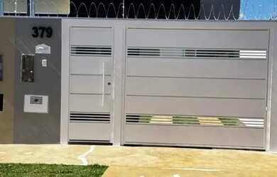 Imagem: A casa possui 2 Dormitórios, 1 Banheiro e 1 Vaga na garagem