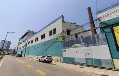 Imagem: O depósito possui 5 Vagas na garagem, 9.000m² de Área e