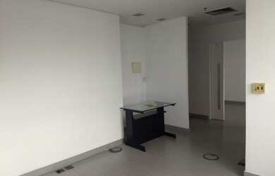 Imagem: O depósito possui 2 Vagas na garagem e 45m² de Área e está