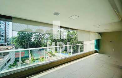 Imagem 2: OPORTUNIDADE Apartamento para venda possui 226 metros quadrados