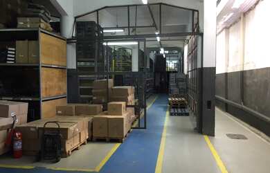 Imagem: O depósito possui 2.368m² de Área e está localizado em