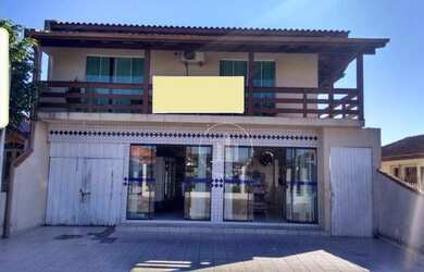 Imagem: A casa possui 3 Dormitórios, 3 Banheiros, 1 Vaga na garagem