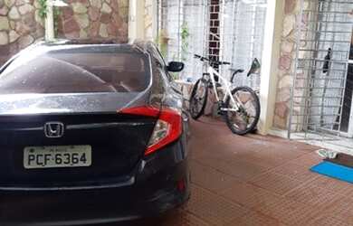 Imagem: A casa possui 3 Dormitórios, 4 Banheiros, 2 Vagas na garagem