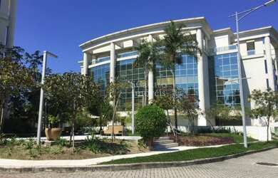 Imagem: O depósito possui 5 Vagas na garagem, 202m² de Área e está