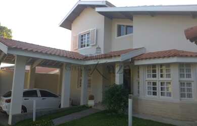 Imagem: A casa em condomínio possui 3 Dormitórios, 3 Banheiros, 2