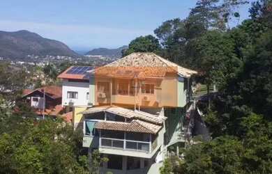 Imagem: A casa em condomínio possui 5 Dormitórios, 5 Banheiros, 3