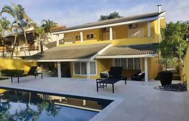 Imagem: A casa em condomínio possui 4 Dormitórios, 5 Banheiros, 2