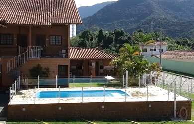 Imagem: A casa em condomínio possui 2 Dormitórios, 2 Banheiros, 1