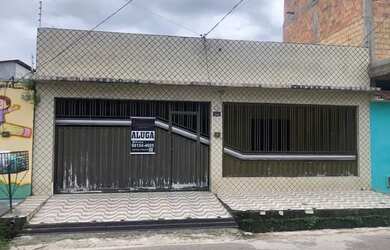 Imagem: A casa possui 3 Dormitórios, 3 Banheiros, 3 Vagas na garagem