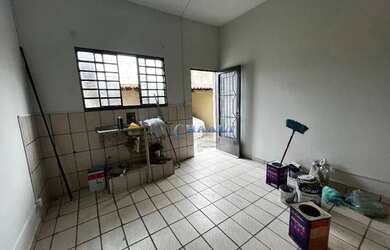 Imagem: A casa possui 2 Dormitórios, 1 Banheiro, 1 Vaga na garagem