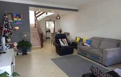 Imagem: A casa possui 2 Dormitórios, 3 Banheiros, 3 Vagas na garagem