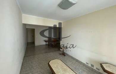 Imagem: O apartamento possui 3 Dormitórios, 1 Banheiro, 1 Vaga na garagem