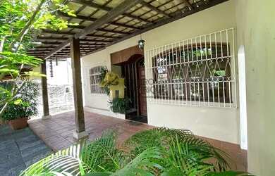 Imagem: A casa possui 3 Dormitórios, 3 Banheiros, 3 Vagas na garagem