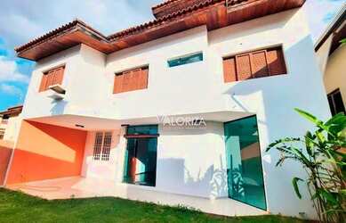 Imagem: A casa possui 4 Dormitórios, 4 Banheiros, 2 Vagas na garagem