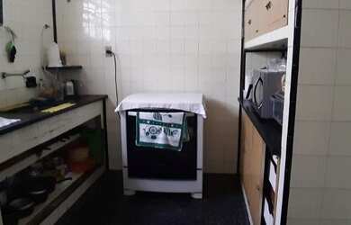 Imagem: A casa possui 3 Dormitórios, 2 Banheiros, 1 Vaga na garagem