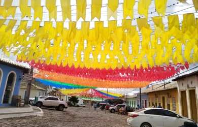 Imagem: A casa possui 2 Dormitórios e está localizado em Mucugê