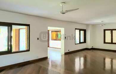 Imagem: A casa em condomínio possui 4 Dormitórios, 5 Banheiros, 3