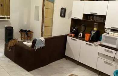 Imagem: A casa possui 1 Dormitório, 1 Banheiro, 2 Vagas na garagem