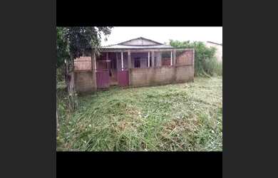 Imagem: A casa possui 2 Dormitórios, 1 Banheiro e 1 Vaga na garagem