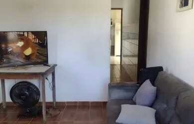 Imagem: A casa possui 2 Dormitórios, 2 Banheiros, 1 Vaga na garagem