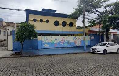 Imagem: A casa possui 5 Dormitórios, 5 Banheiros, 5 Vagas na garagem