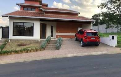 Imagem: A casa em condomínio possui 3 Dormitórios, 1 Banheiro, 4 Vagas