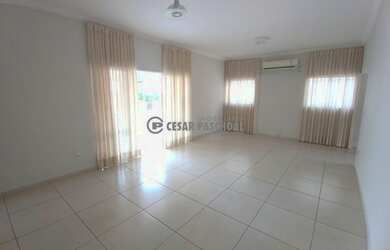 Imagem: A casa em condomínio possui 3 Dormitórios, 5 Banheiros, 2