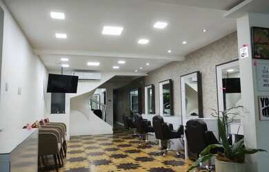 Imagem: A casa possui 5 Dormitórios, 3 Banheiros, 239m² de Área e