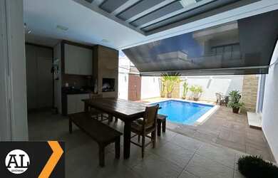 Imagem: A casa em condomínio para alugar possui 3 Dormitórios, 4 Banheiros