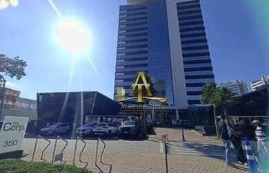 Imagem: O depósito possui 5 Vagas na garagem e 500m² de Área e está