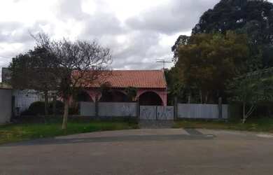 Imagem: A casa possui 3 Dormitórios, 3 Banheiros, 485m² de Área e