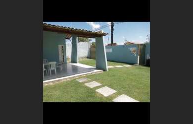 Imagem: A casa possui 2 Dormitórios, 4 Vagas na garagem e está localizado